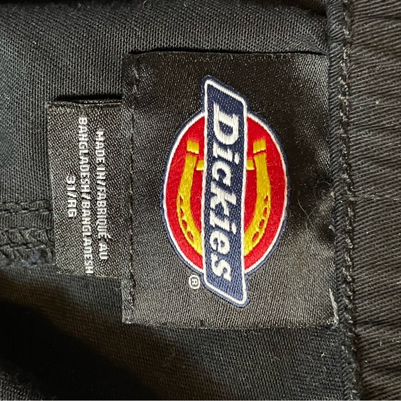 Dickies Women's Relaxed Fit Cropped Cargo Pants - Picture 3 of 4
